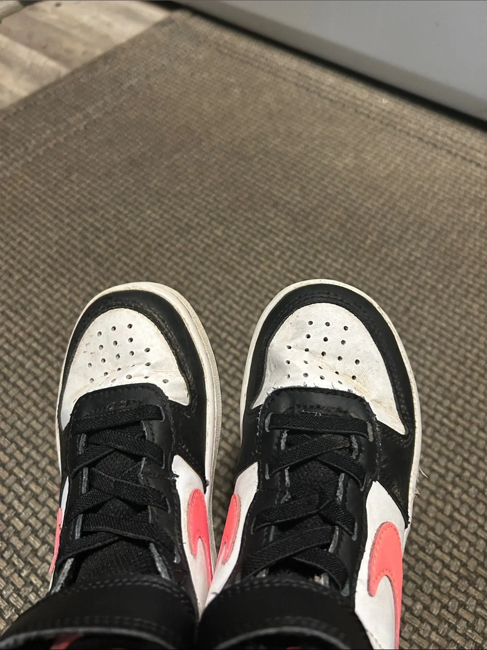 Nike classic mid